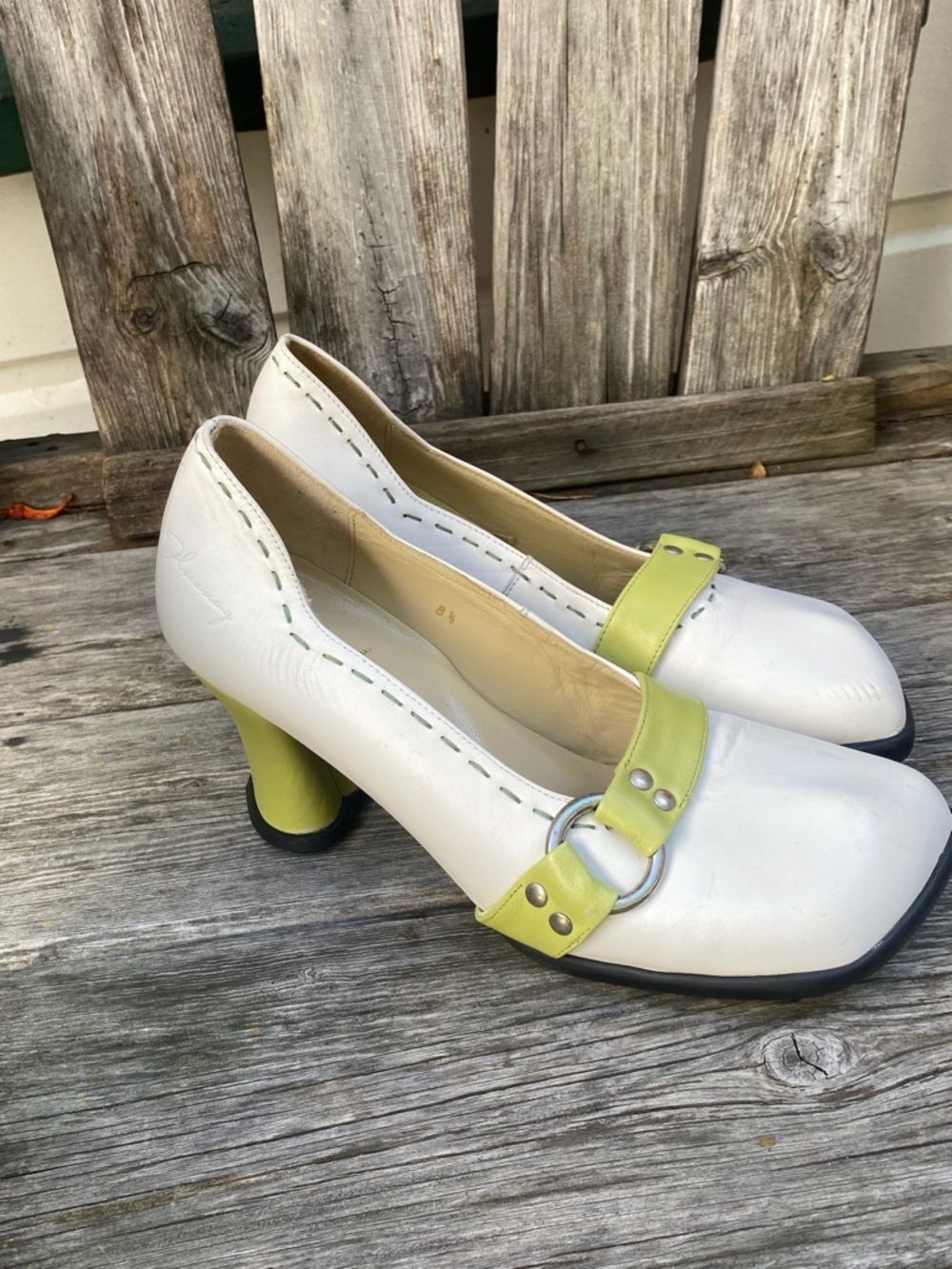 JOHN FLUEVOG CHOICE white and green VANNY PUMPS 9 HEELS LEATHER PIN-UP SHOES